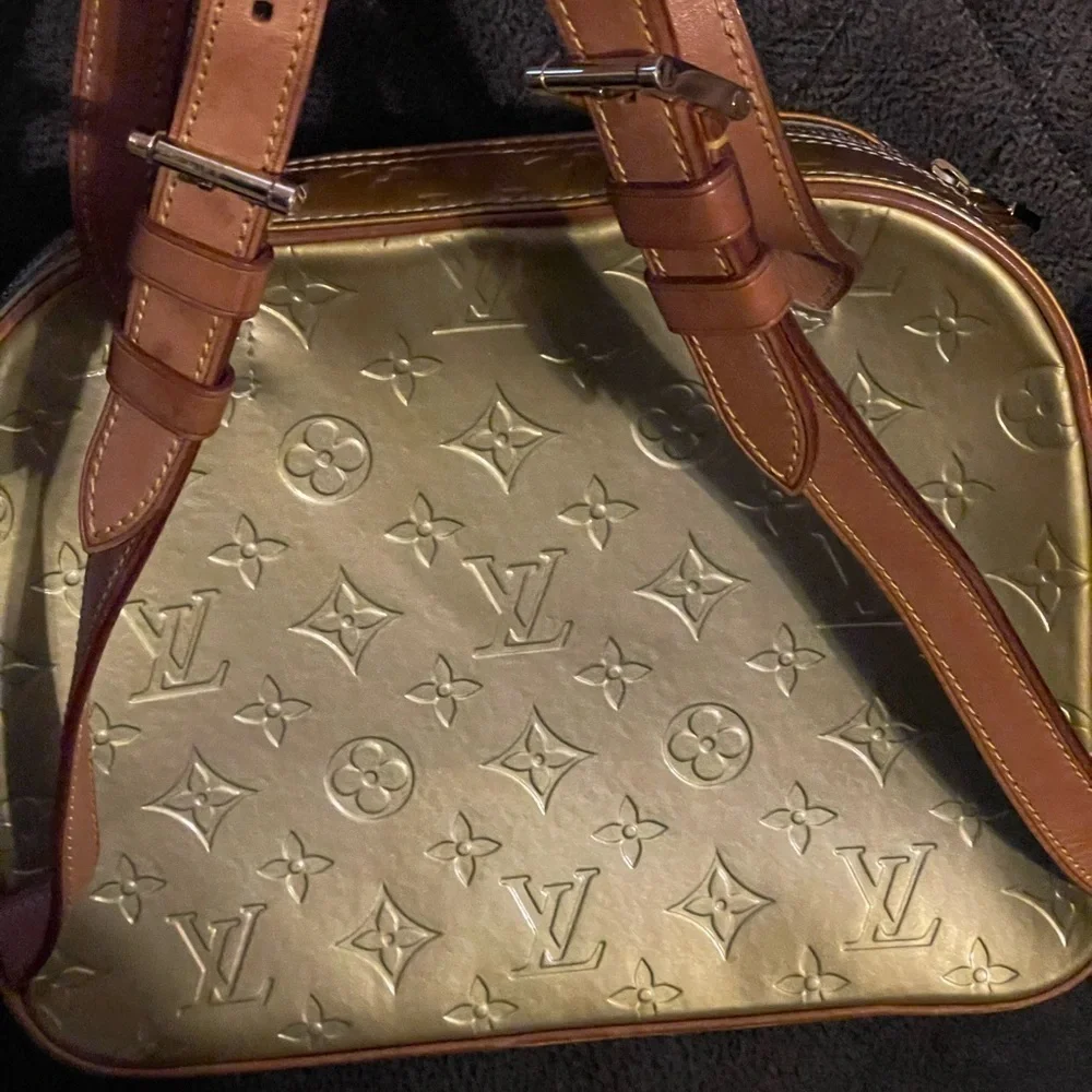 Authentic LV Vernis Monogram Backpack Two Tone sabartea.com display picture 1